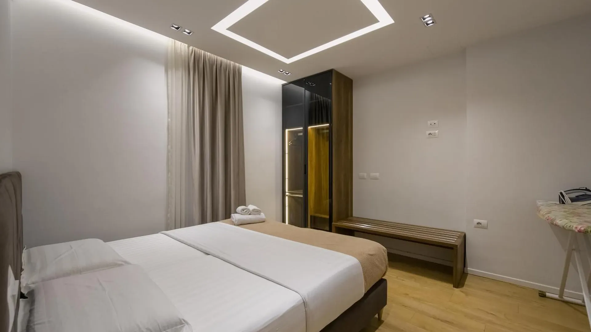 Pin Apartments Tirana 0*,
