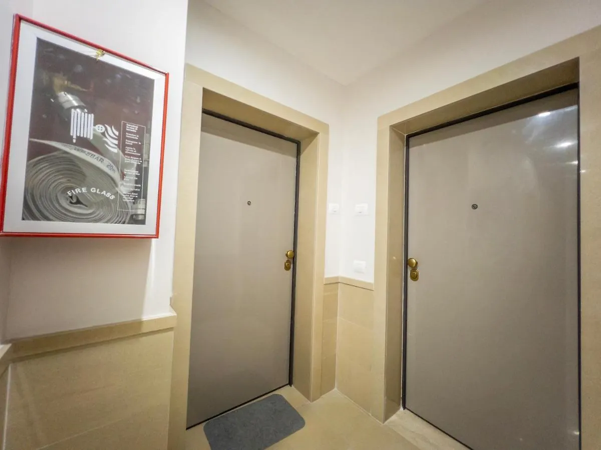 Pin Apartments Tirana 0*,