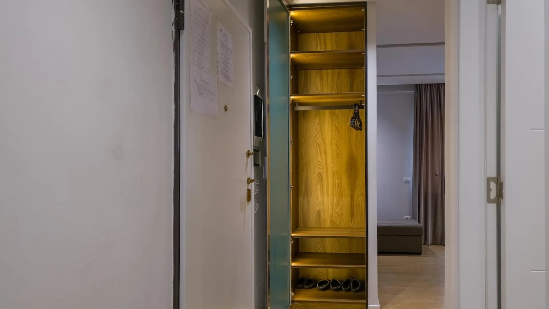 Pin Apartments Tirana 0*,  Albania